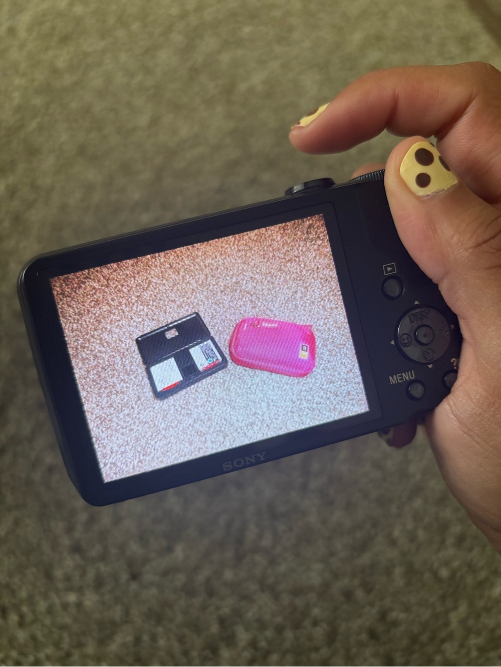 Sony Cyber-shot Black Compact Digital Camera with Pink Carry Case - Picture 3 of 8